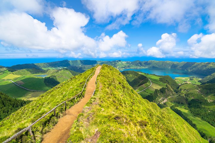 Sete Cidades & Lagoa do Fogo - Private Group Tour - Image 1