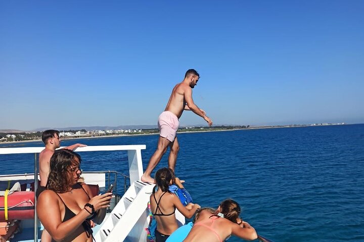 90-Minutes Glass Bottom Trip With Quick Dip  - Image 1