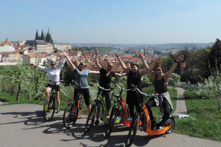 Amazing e-bike/ escooter live guided Tour, 120 min - Image 1