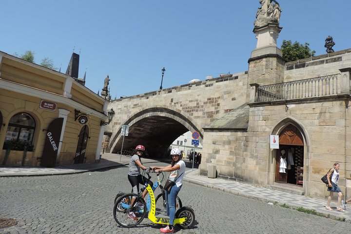 Amazing e-bike/ escooter live guided Tour, 120 min - Image 4