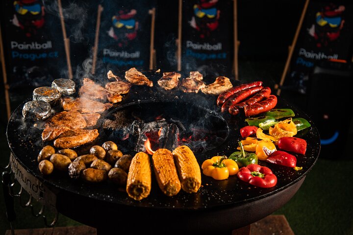 Axe throwing and barbecue - Image 5