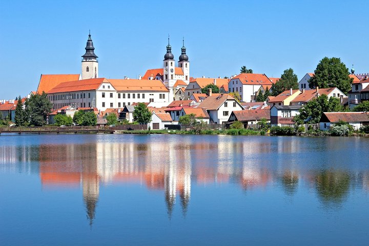 One way transfer from Prague to Vienna with optional stop at Telc (UNESCO) - Image 3