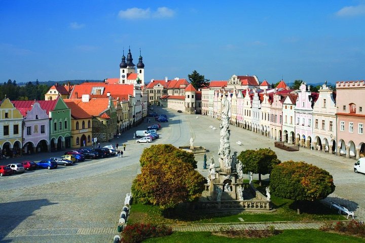 One way transfer from Prague to Vienna with optional stop at Telc (UNESCO) - Image 1