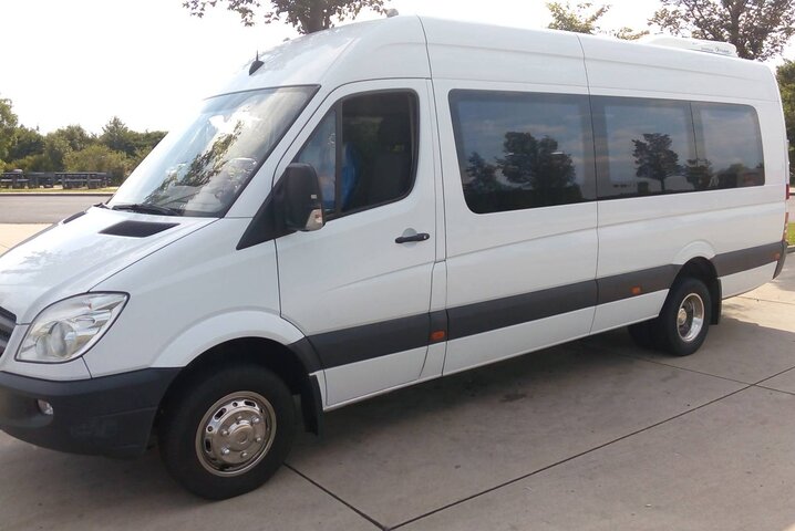 Private One-Way Sightseeing Transfer from Prague to Vienna via Cesky Krumlov - Image 5