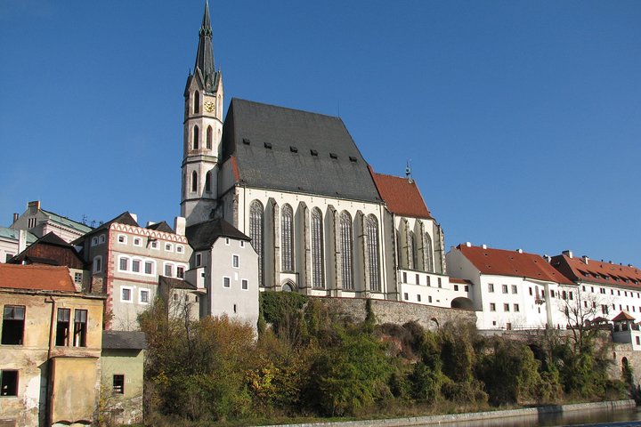 Private One-Way Sightseeing Transfer from Prague to Vienna via Cesky Krumlov - Image 1