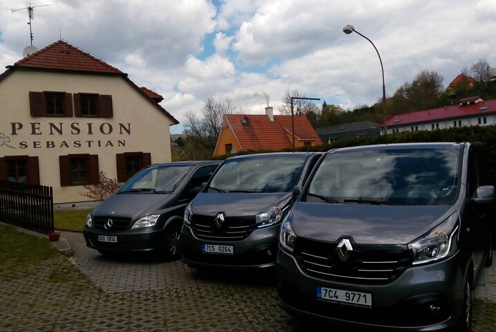 Private One-Way Sightseeing Transfer from Prague to Vienna via Cesky Krumlov - Image 4