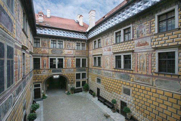Private one way Sightseeing transfer from Prague to Zel am See via Cesky Krumlov - Image 2