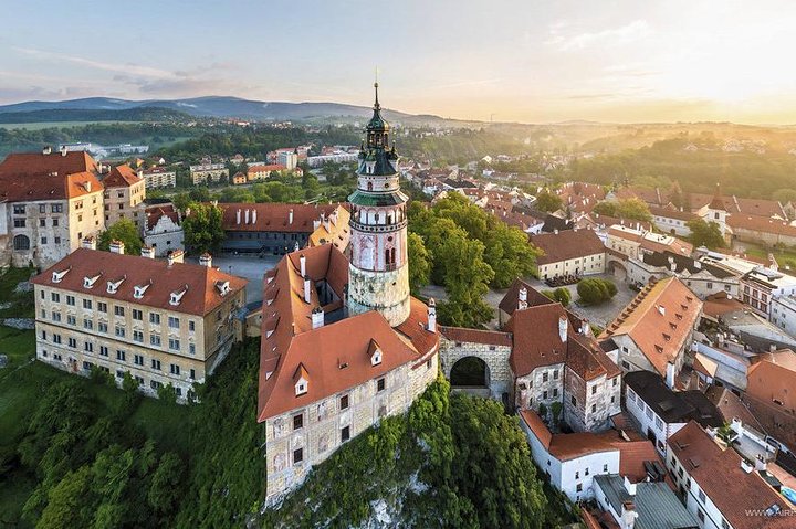 Private one way Sightseeing transfer from Prague to Zel am See via Cesky Krumlov - Image 1