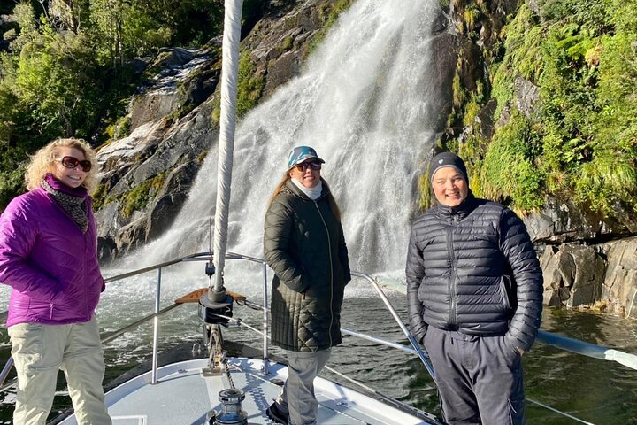 Private Tour 6 pax for 5 days on a yacht Patagonia Chile - Image 4