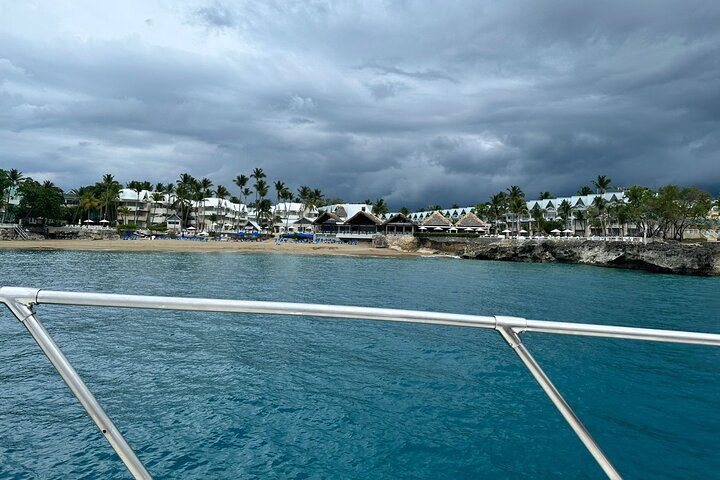 Private Cruise on a Hatteras 52 - Image 3