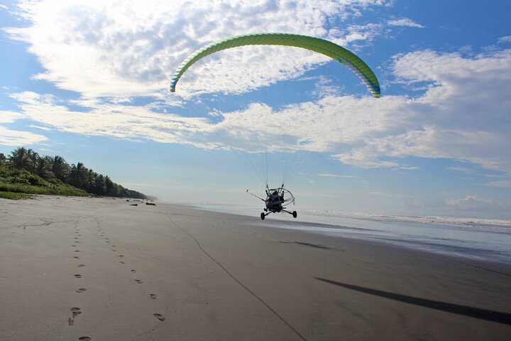 3 Hour Long Distance Trike Flight in Jaco - Image 1