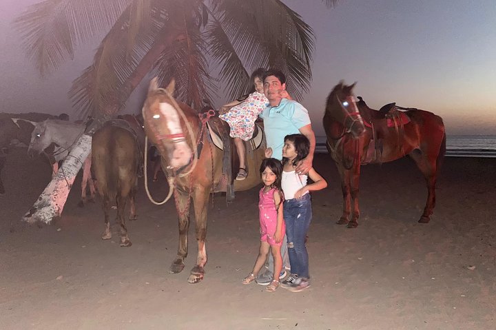 Jacó beach horseback riding experience  - Image 1
