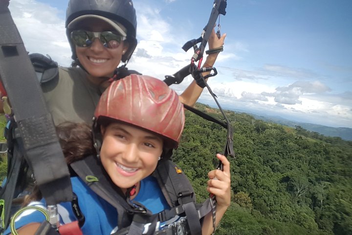 Paragliding tandem flight 1.500 ft & up - Image 2