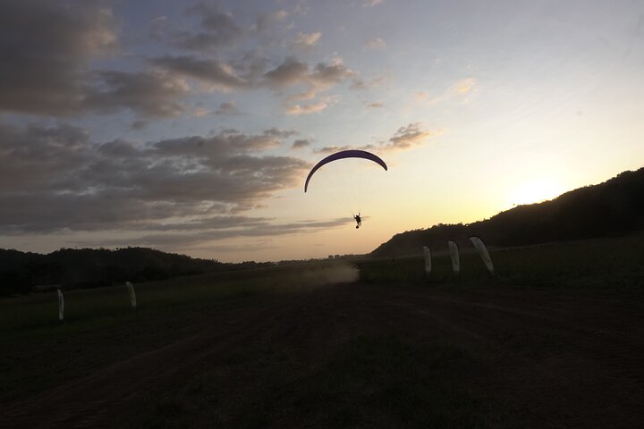 VIP Sunset Paragliding in Puntarenas Province - Image 3