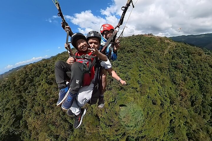 VIP Trindem Paragliding Family Flight - Image 4