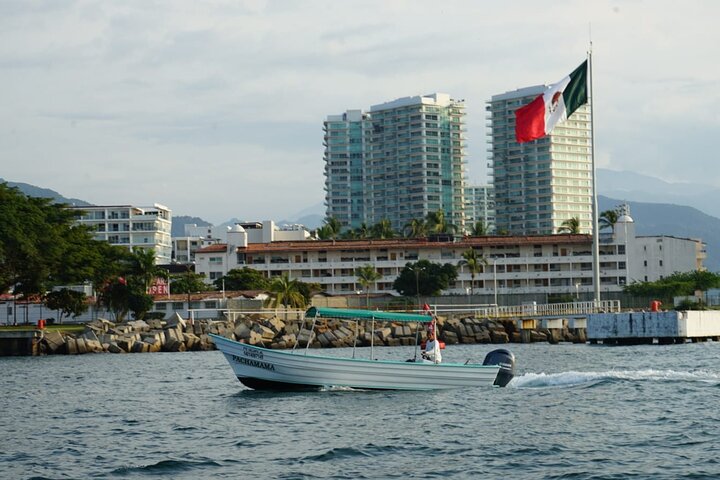 Boat rental in Puerto Vallarta mahahuitas animas - Image 3