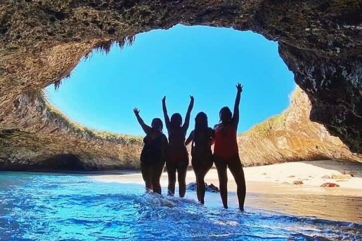 Marietas Islands Tour: entering Hidden Beach 100% GUARANTEED - Image 3