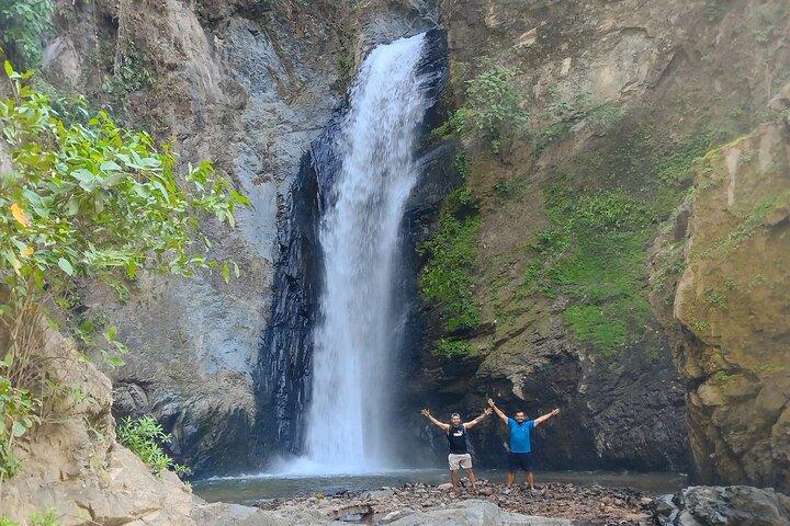 Private Hiking Tour to Waterfalls in Rio Carboneras - Image 1