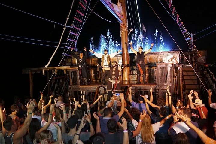 Spectacular Pirate Ship Show Dinner - Image 2