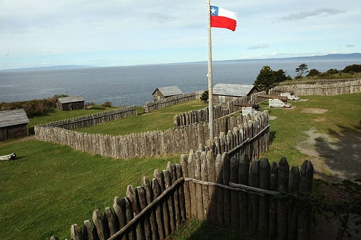 Private Cruise Shore Excursion From Punta Arenas: City Tour & Fort Bulnes - Image 1