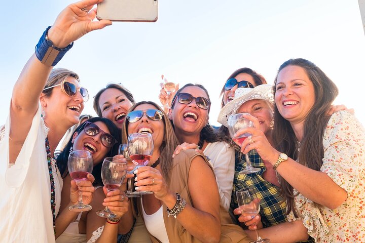 Wine Lovers - Punta Wine Experience - Image 1