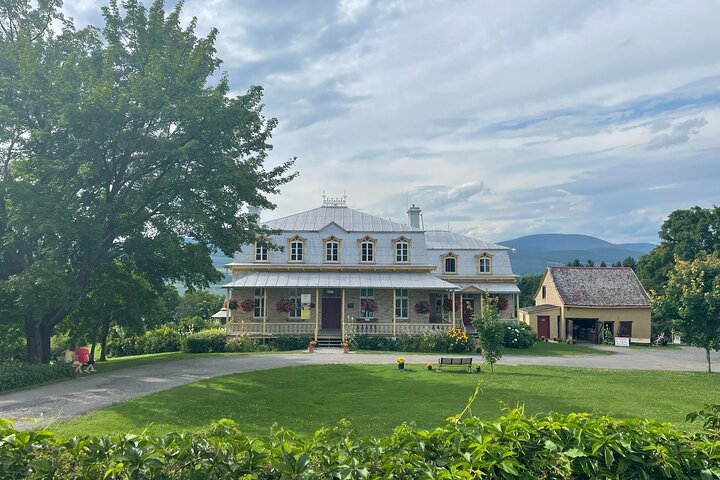 Custom 4 Hour Tour with a Private Driver in Quebec - Image 1