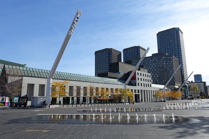 Private Full Day Tour to Montreal from Quebec with driver and licensed guide - Image 4