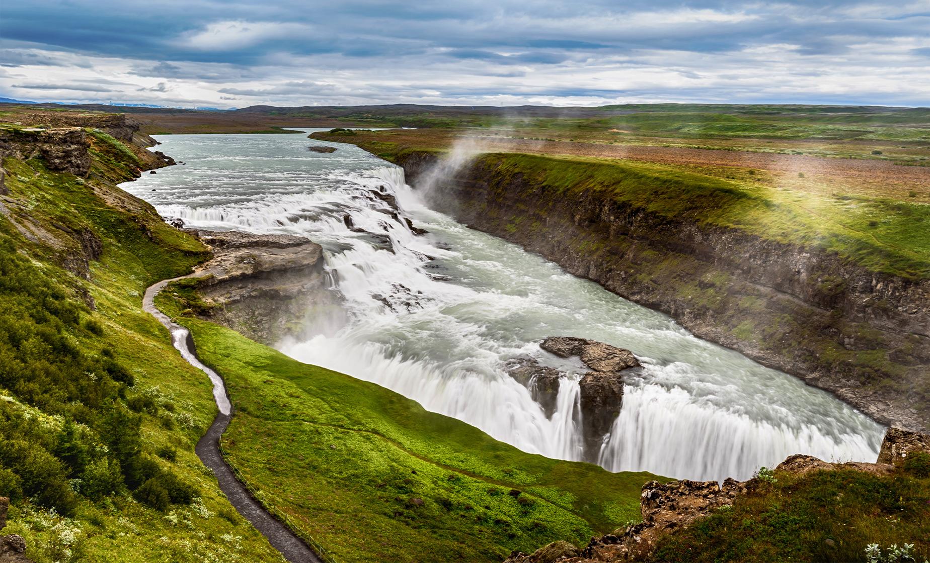 Gullfoss, Geysir & Thingvellir - Image 1