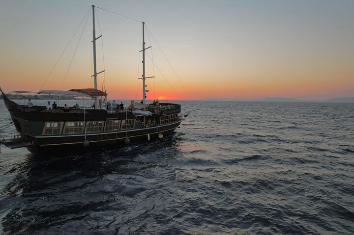 All Inclusive Sunset Cruise with Dinner & Unlimited Aperol Spritz, Beer, Wine - Image 5