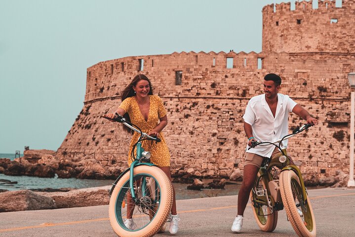 Retro E-Bike Photo stop tour - Image 1