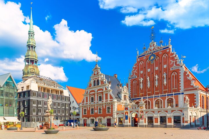 Highlights of Riga Private Walking Tour - Image 1