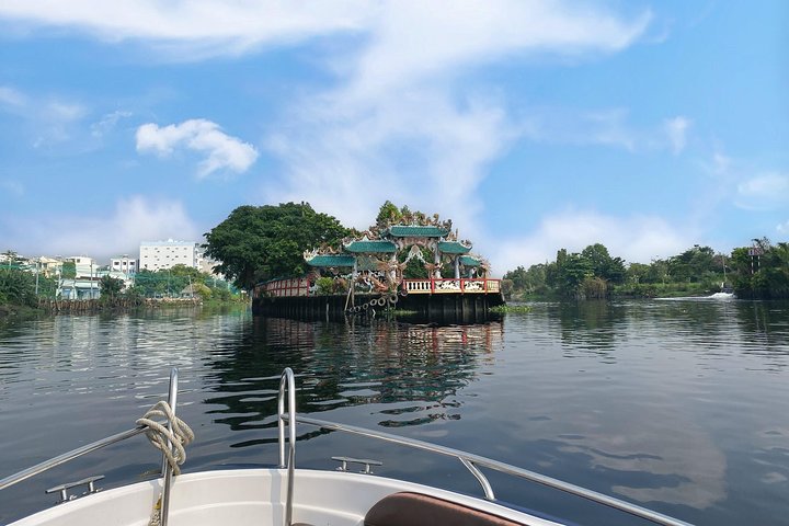 Dragon Floating Temple Sightseeing on Saigon River by Speed Boat - Image 4