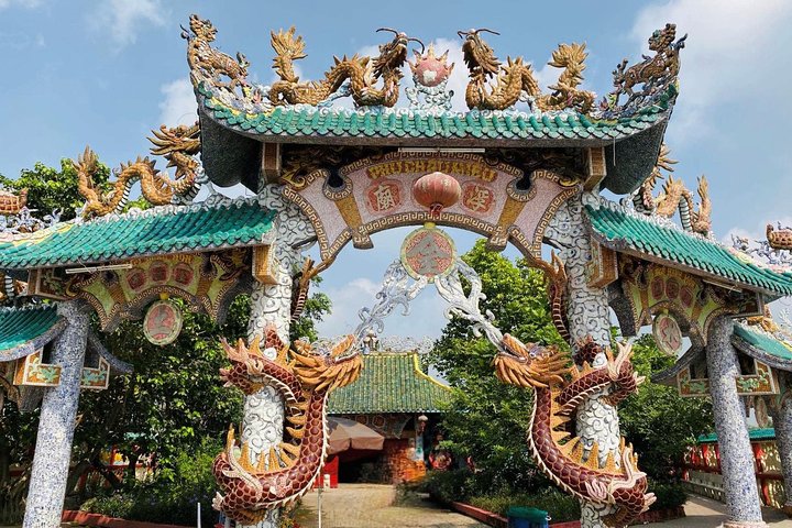 Dragon Floating Temple Sightseeing on Saigon River by Speed Boat - Image 2