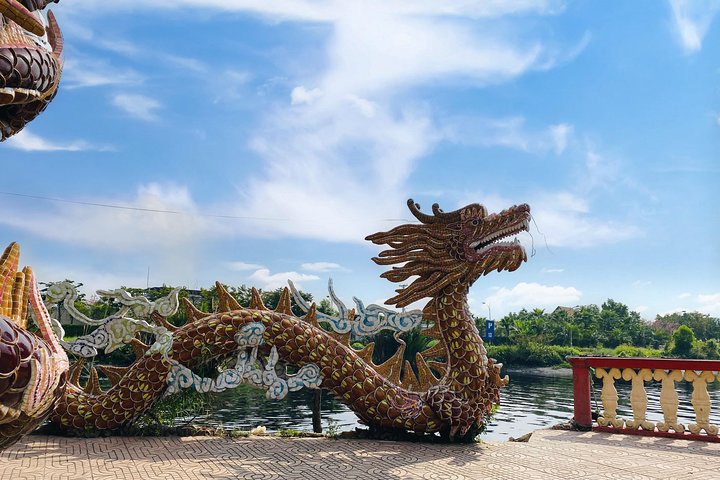 Dragon Floating Temple Sightseeing on Saigon River by Speed Boat - Image 5
