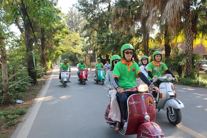 Ho Chi Minh Vespa City Tour 4,5 hours  - Image 1