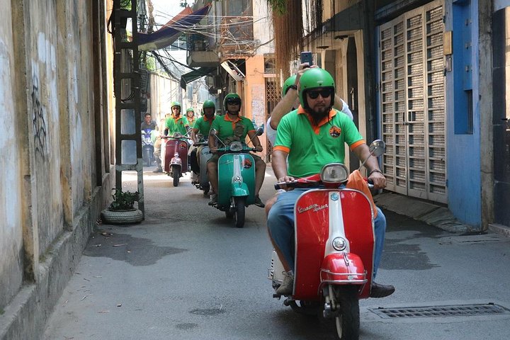 Ho Chi Minh Vespa City Tour 4,5 hours  - Image 2