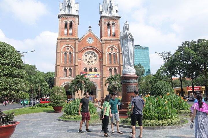 Private Ho Chi Minh Sightseeing and Food Tour by Scooter - Image 2