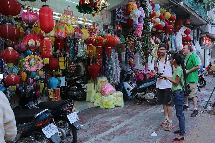 Private Ho Chi Minh Sightseeing by Motorbike with Local Students - Image 4