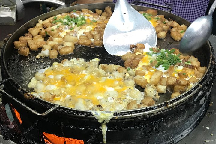 Private Ho Chi Minh Street Food Tour by Motorbike with Ao Dai Female Rider - Image 4