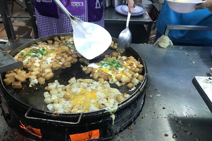 Private Saigon Night Food Tour by Scooter - Image 3