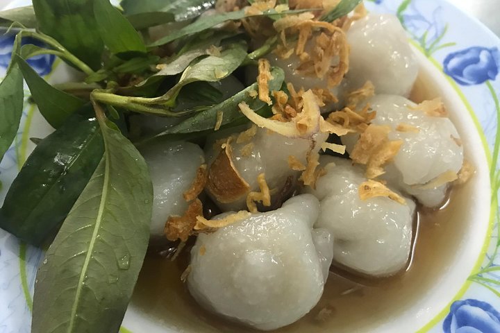 Private Saigon Night Food Tour by Scooter - Image 5