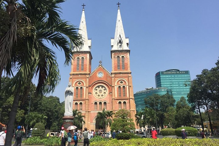 Private Saigon Sightseeing Tour by Scooter - Image 2