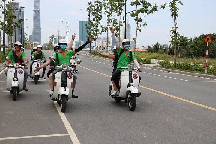 Saigon Vespa City Tour 2,5 hours - Image 4