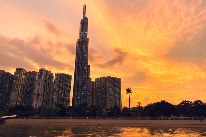 Sunset Cruise with Cocktail at The Deck by Speed Boat - Image 5