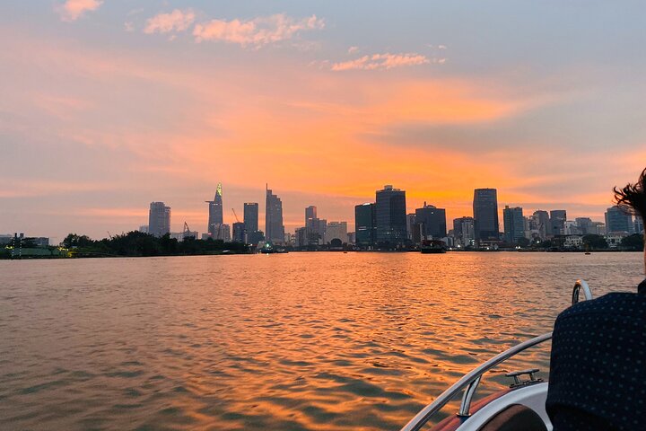 Sunset Cruise with Cocktail at The Deck by Speed Boat - Image 4