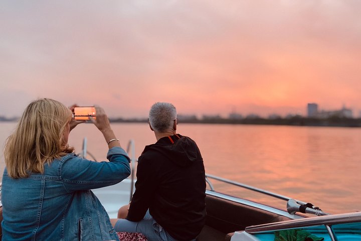Sunset Cruise with Cocktail at The Deck by Speed Boat - Image 3