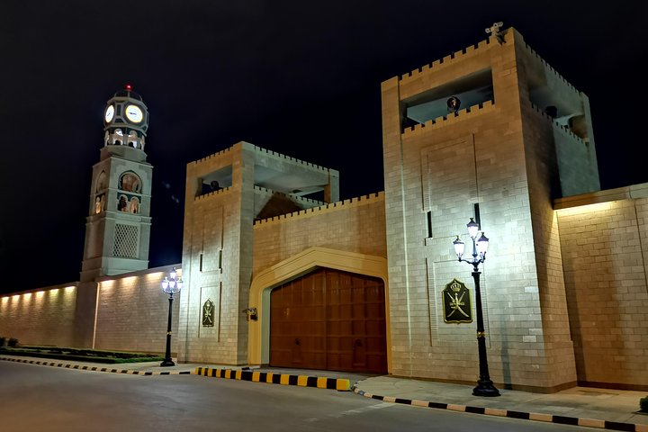 Salalah by night private tour - charming evening in the garden city  - Image 1