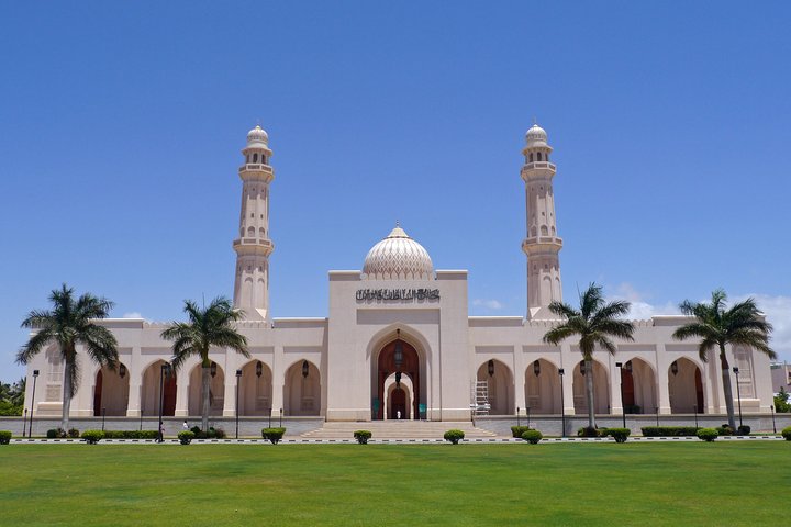 Salalah City private tour - all-inclusive sight-seeing tour - Image 1