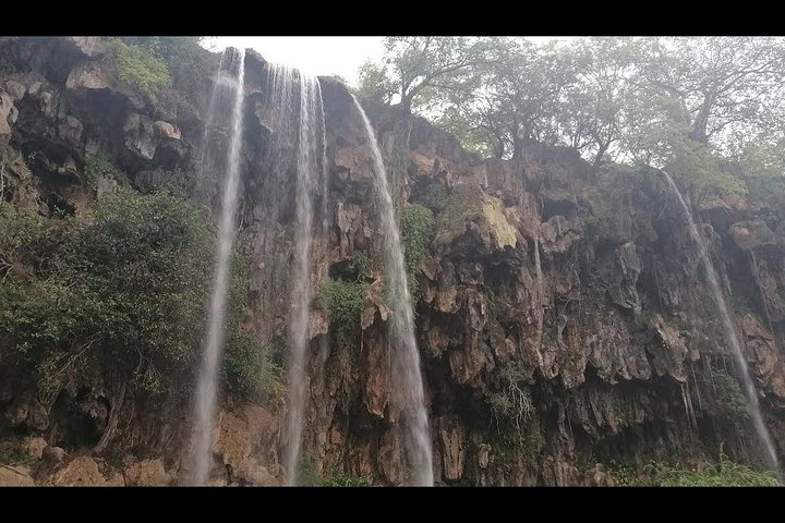 Wadi Ayun :Salalah Tours (Oman Shore excursions) - Image 1