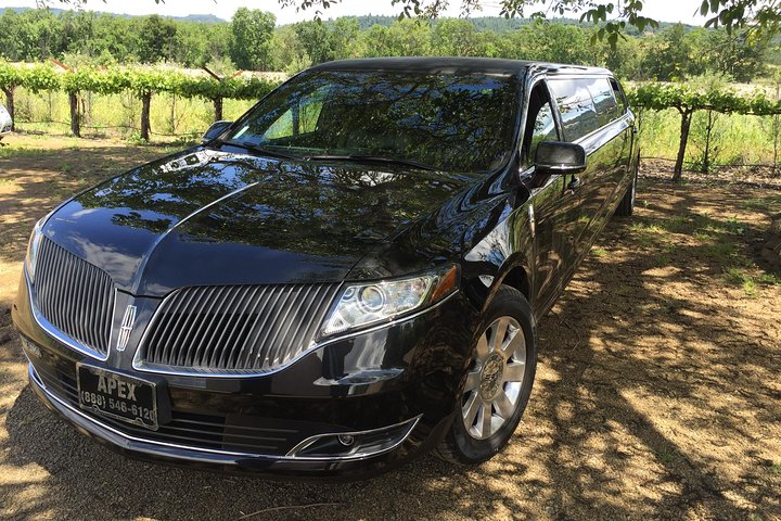 6-Hour Private Wine Country Tour of Napa in Lincoln MKT Limo (up to 8 people) - Image 2